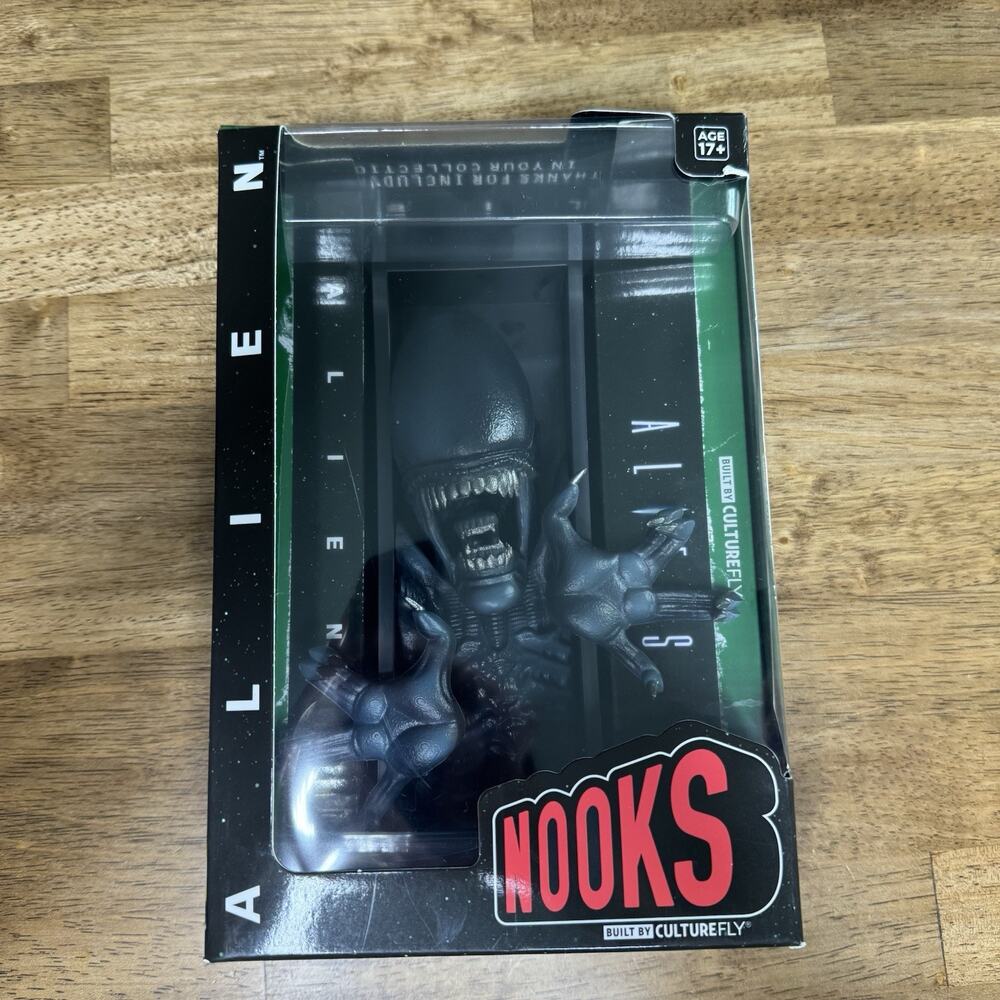Culturefly Alien Xenomorph Book Shelf & DvD Nook Nooks Aliens Figure New NiB